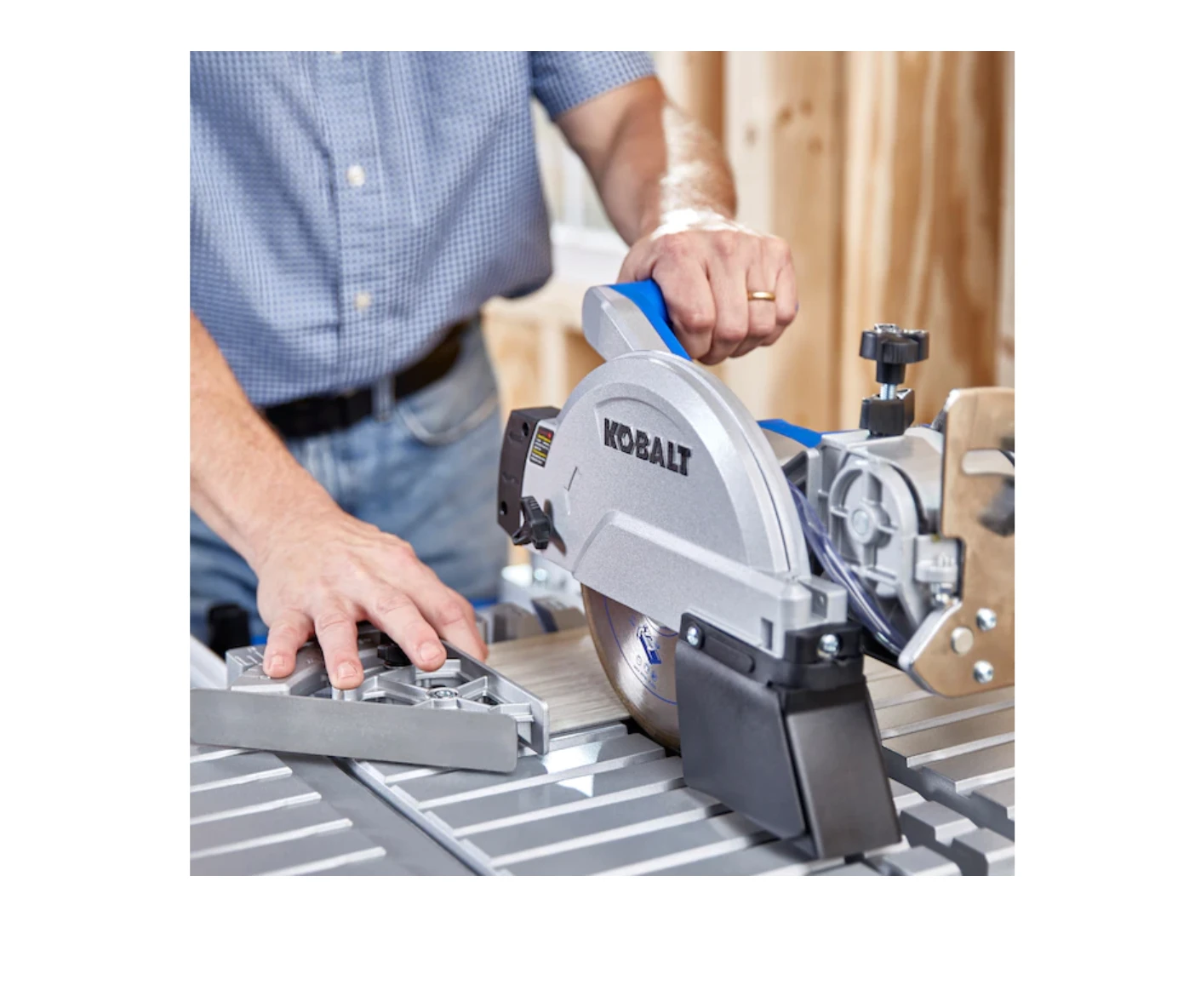 Kobalt KWS S72-06 7-in 10-Amp Wet Sliding Table Tile Saw With Stand 5 Kobalt KWS S72-06 7-in 10-Amp Wet Sliding Table Tile Saw With Stand - Image 3